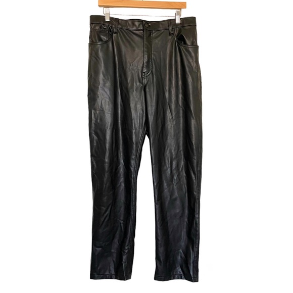 Abercrombie & Fitch The 90s Straight Ultra High Rise Black Faux Leather Pants 16 - Picture 4 of 16